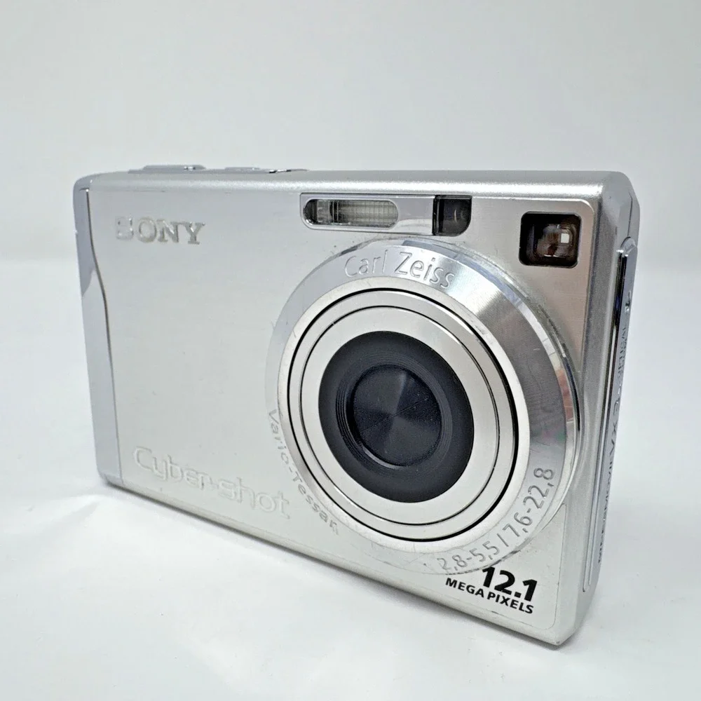 Sony CyberShot DSC-W200 Silver 2.1 MP Digital Camera Bundle with/Box